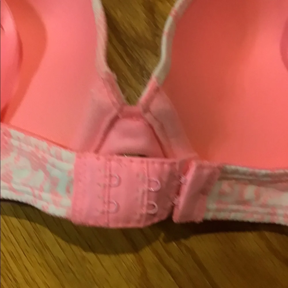 Women’s size 36B push-up underwire smart and sexy bra.  M